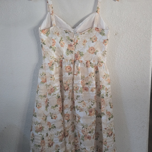 Kensie Cream Floral Midi Dress - Picture 4 of 6